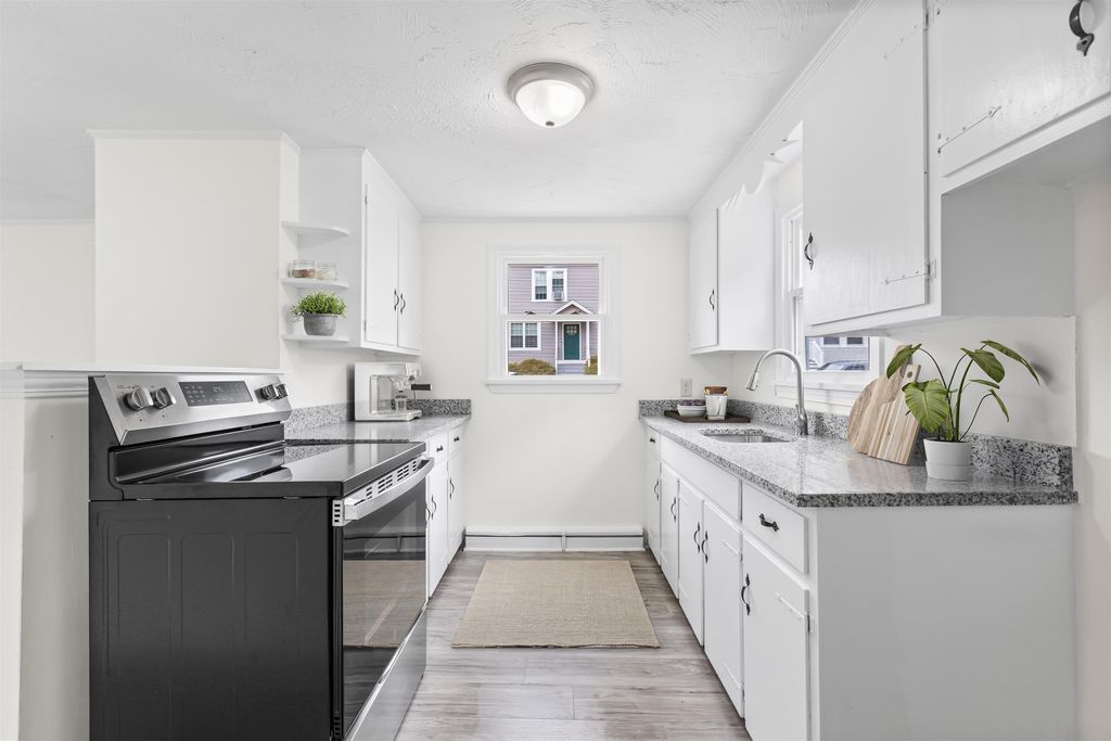 Photo of 133 Bismark Street, Manchester, NH 03102 (MLS # 5063094)