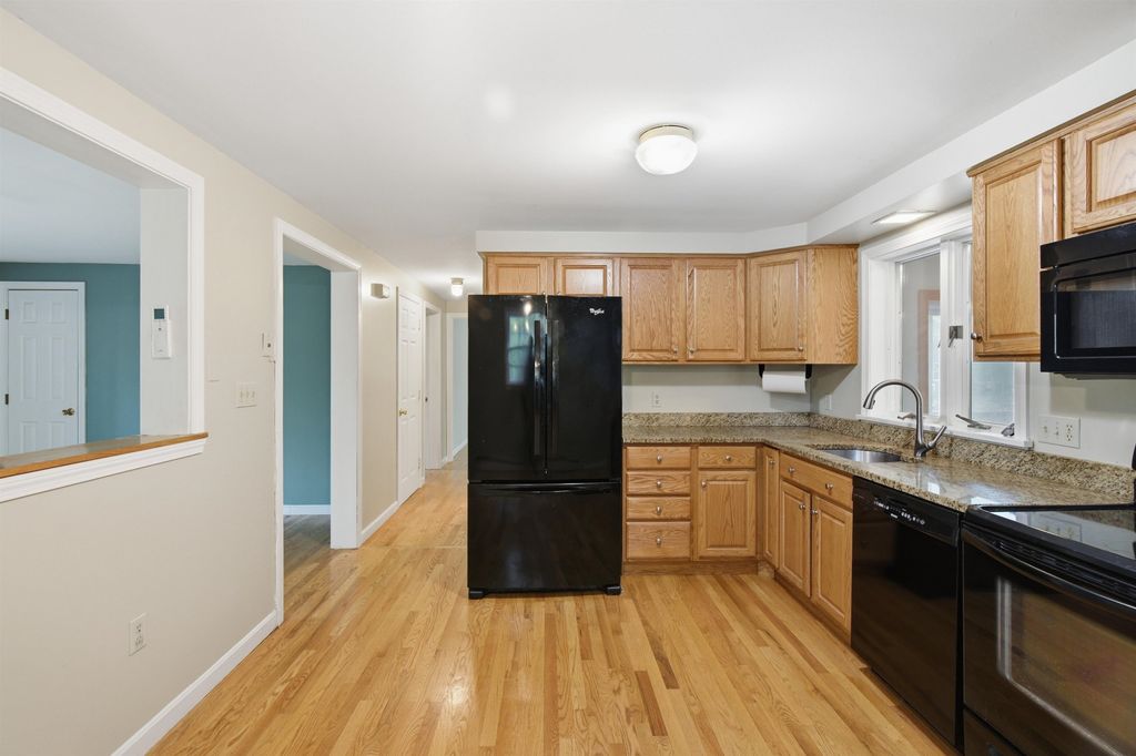 Photo of 34 West Road, Londonderry, NH 03053 (MLS # 5089019)