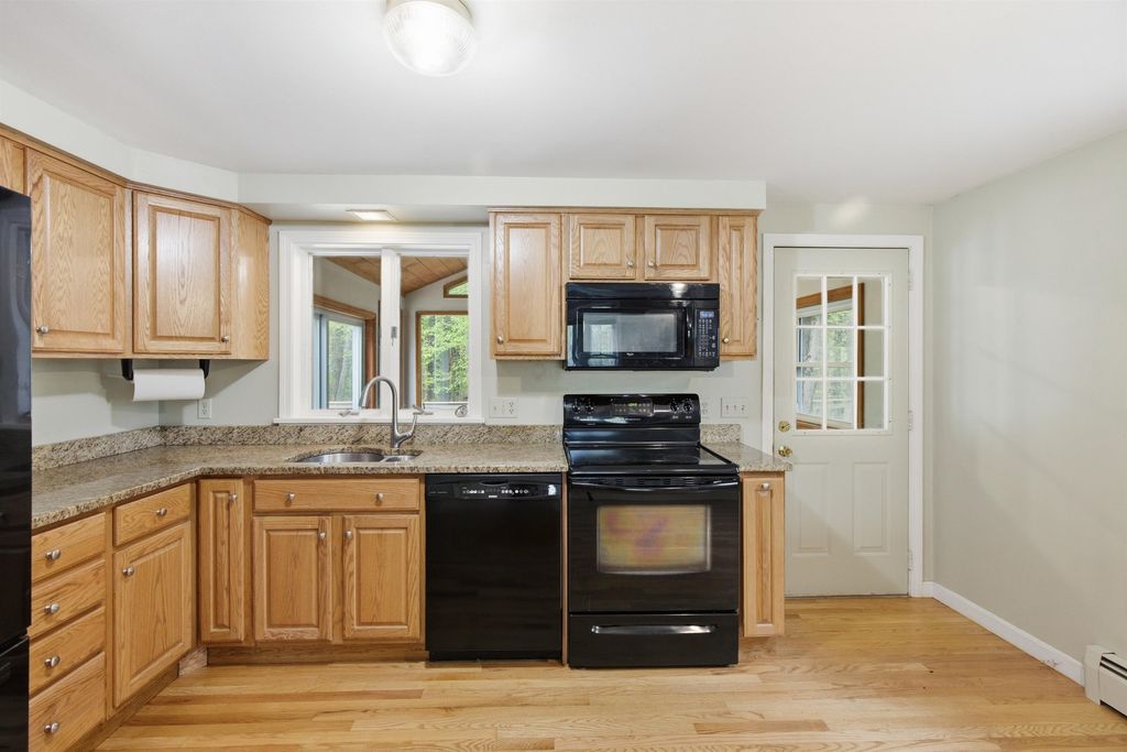 Photo of 34 West Road, Londonderry, NH 03053 (MLS # 5089019)