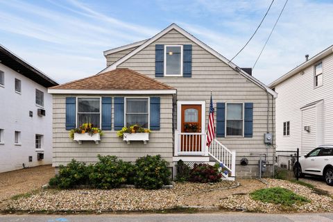 27 Hobson Avenue Hampton NH 03842