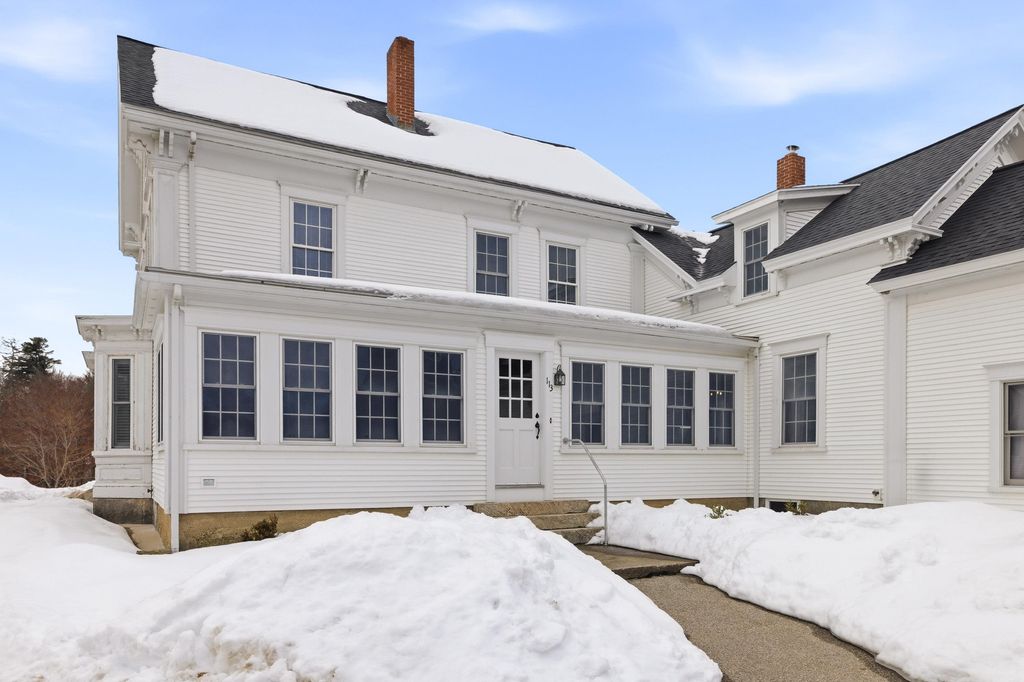 Photo of 113 Railroad Avenue, Epping, NH 03042 (MLS # 5077238)