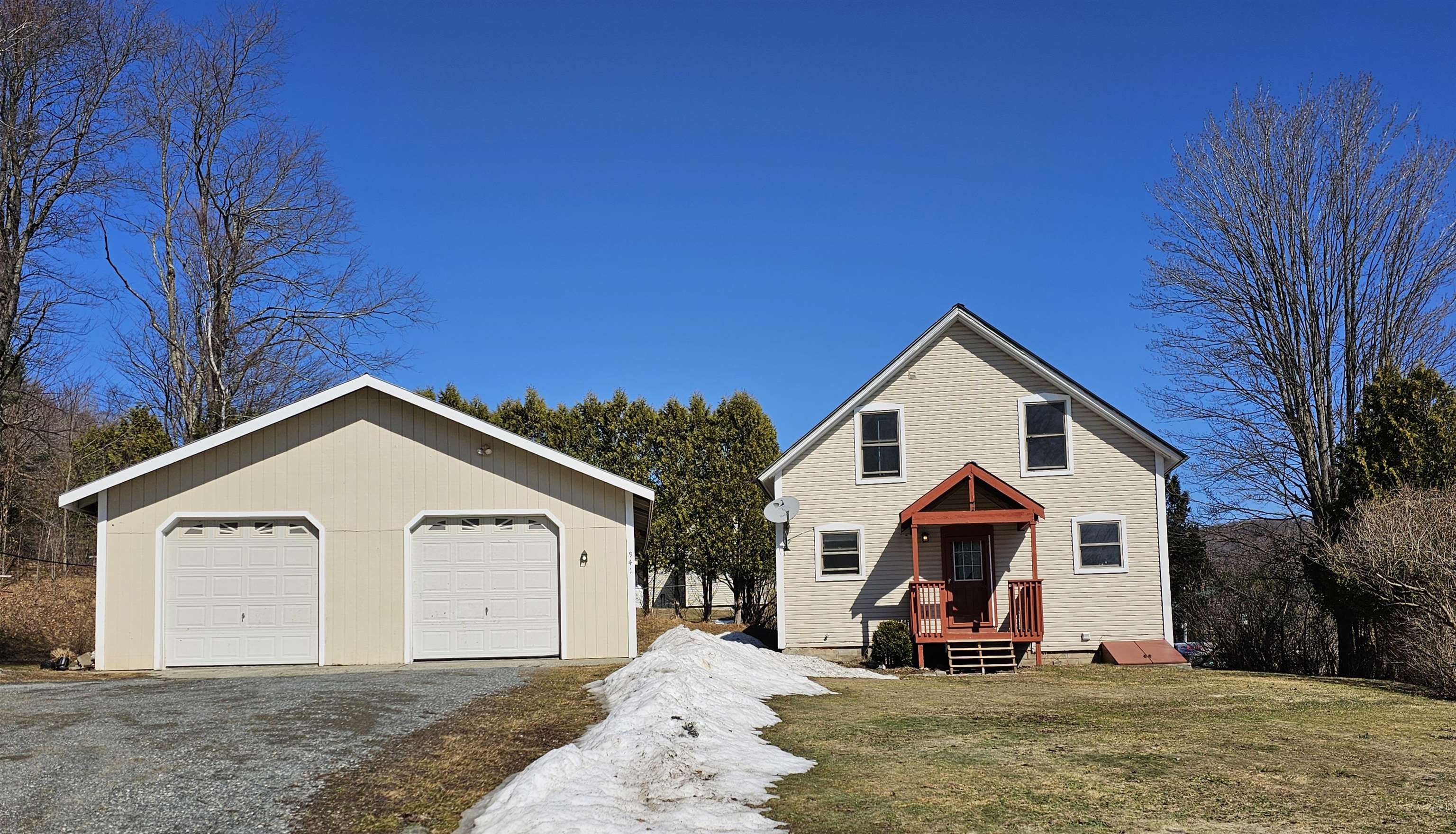 941 Main Street North