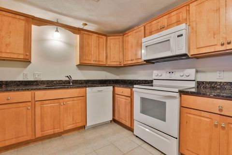 Photo of 4 Heritage Village Drive #211, Nashua, NH 03062 (MLS # 5069529)