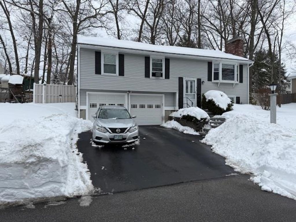 Photo of 415 Pickering Street, Manchester, NH 03104 (MLS # 5075938)