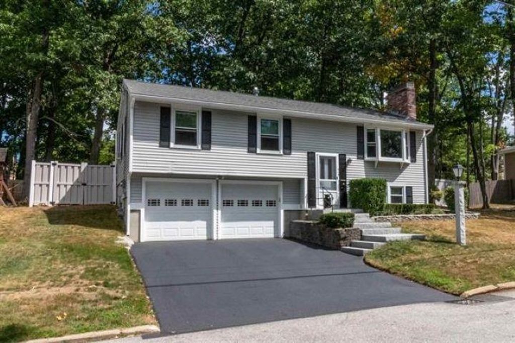 Photo of 415 Pickering Street, Manchester, NH 03104 (MLS # 5075938)