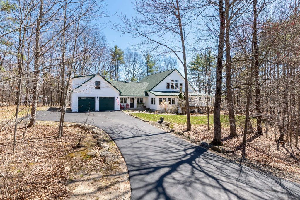 Photo of 8 Oak Knoll Road, Meredith, NH 03253 (MLS # 5079045)