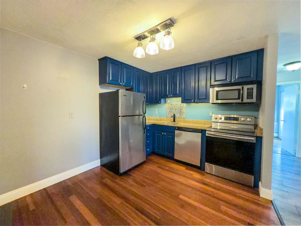 Photo of 31 Andrew Street #9, Manchester, NH 03104 (MLS # 5075220)