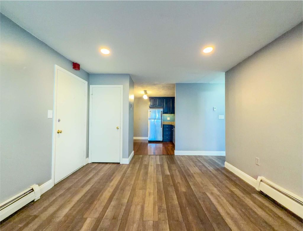 Photo of 31 Andrew Street #9, Manchester, NH 03104 (MLS # 5075220)