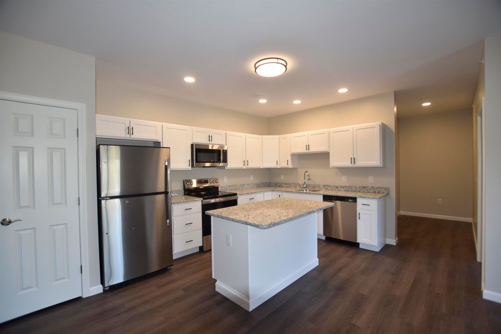 Photo of 217 Rockingham Road #304, Londonderry, NH 03053 (MLS # 5084417)