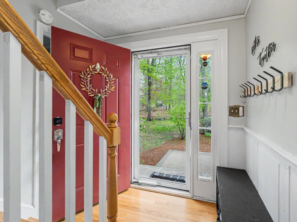 Photo of 29 Old Sawmill Road, Bedford, NH 03110 (MLS # 5087556)
