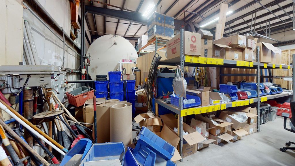 Photo of 198 Londonderry Turnpike, Hooksett, NH 03106 (MLS # 5038166)