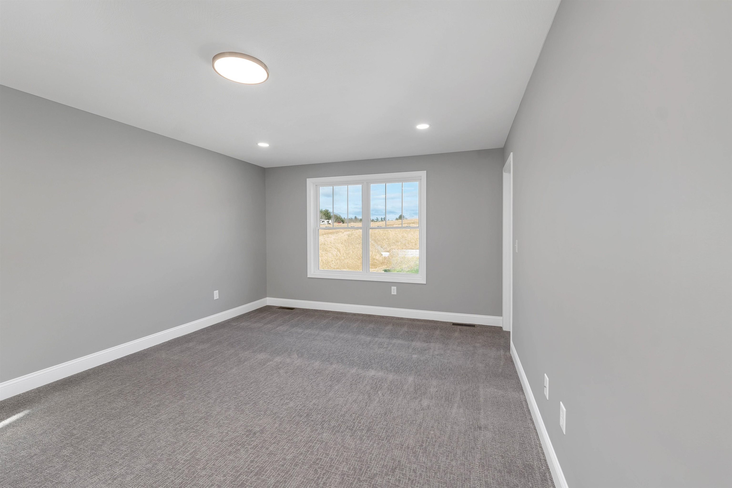 Concord, New Hampshire 03301, United States, 3 Bedrooms Bedrooms, ,3 BathroomsBathrooms,Residential,Active,20457