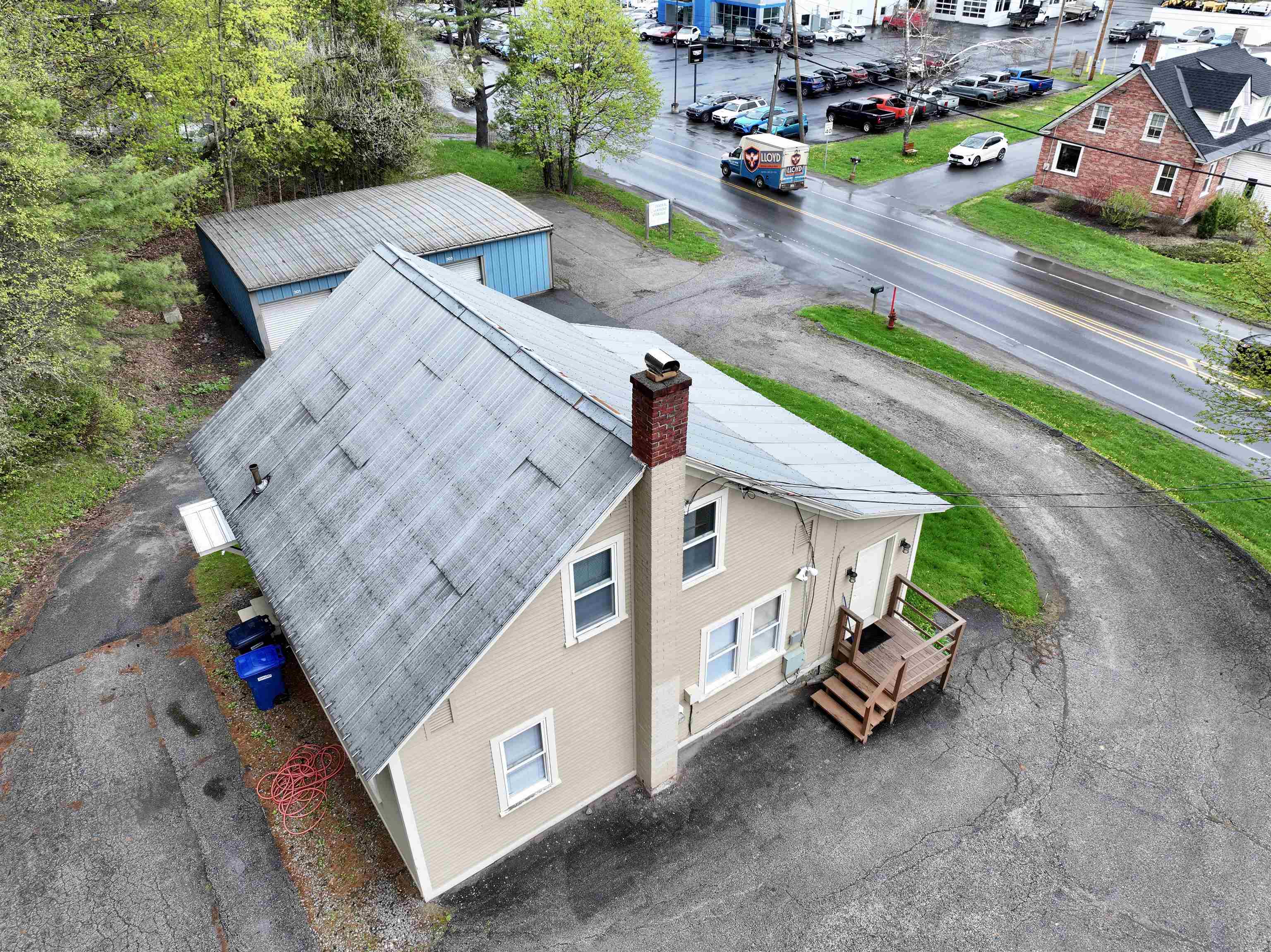 371 River Street
