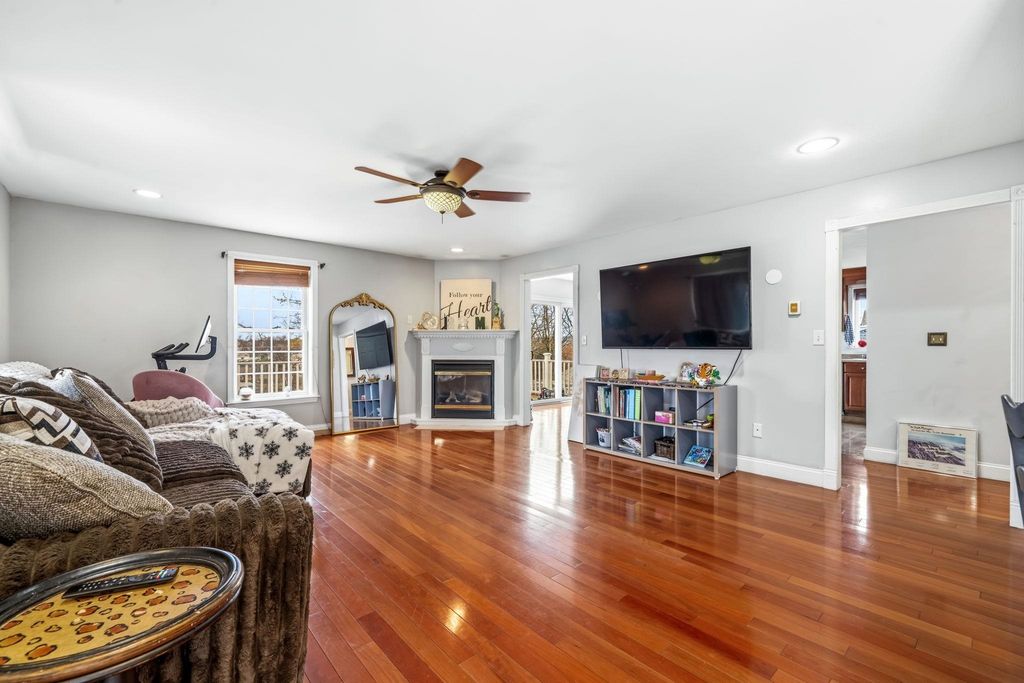 Photo of 160 S Elm Street, Manchester, NH 03103 (MLS # 5084788)