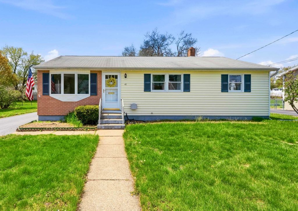 Photo of 41 Woodgate Court, Manchester, NH 03103 (MLS # 5087306)