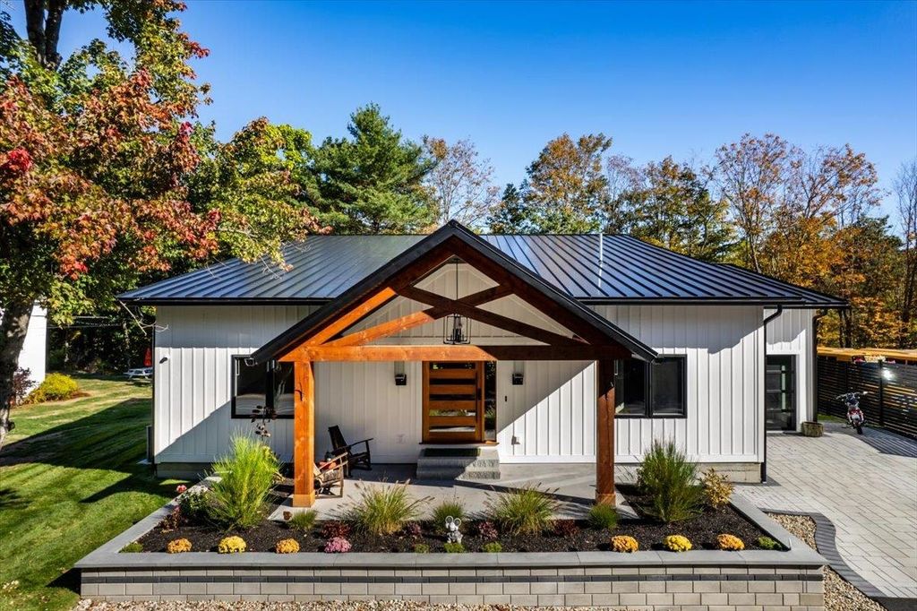 Photo of 47 East Union Street, Goffstown, NH 03045 (MLS # 5064584)