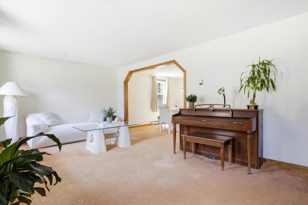 Photo of 11 Coleman Place, Londonderry, NH 03053 (MLS # 5087467)