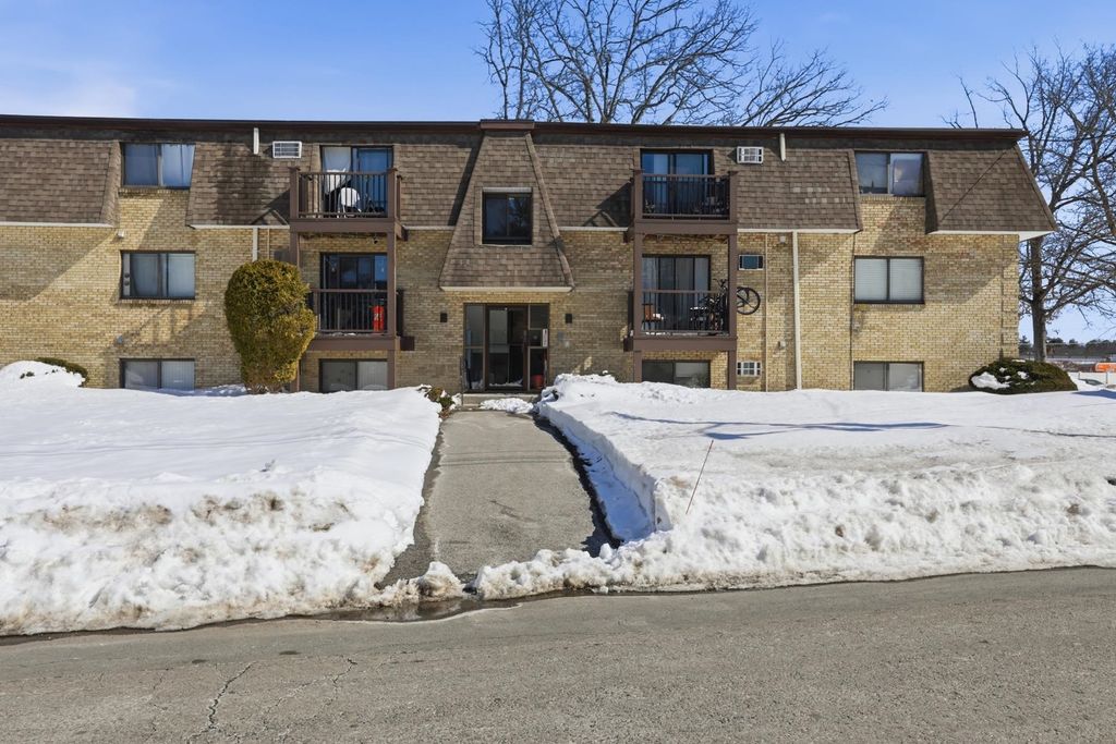 Photo of 13 Tiffany Road #12, Salem, NH 03079 (MLS # 5078041)