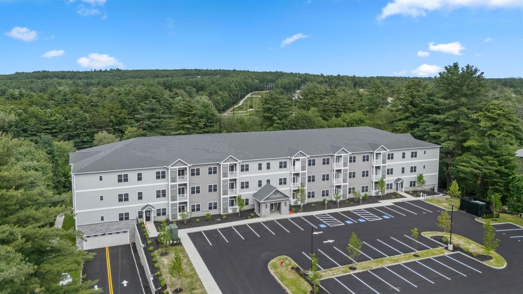 Photo of 10100 S Willow Street #202, Manchester, NH 03103 (MLS # 5071601)