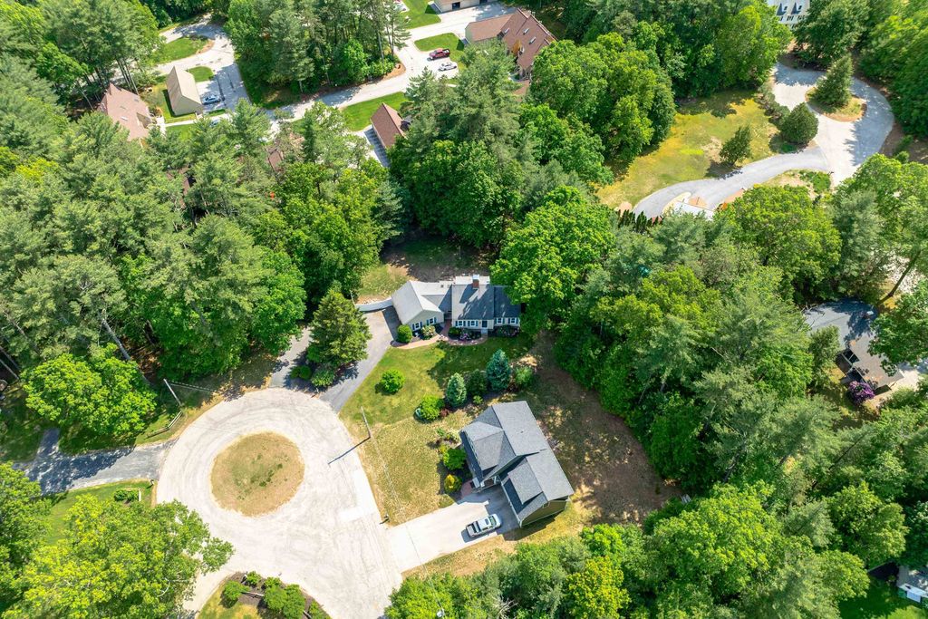 Photo of 25 Whittemore Street, Bedford, NH 03110 (MLS # 5079293)