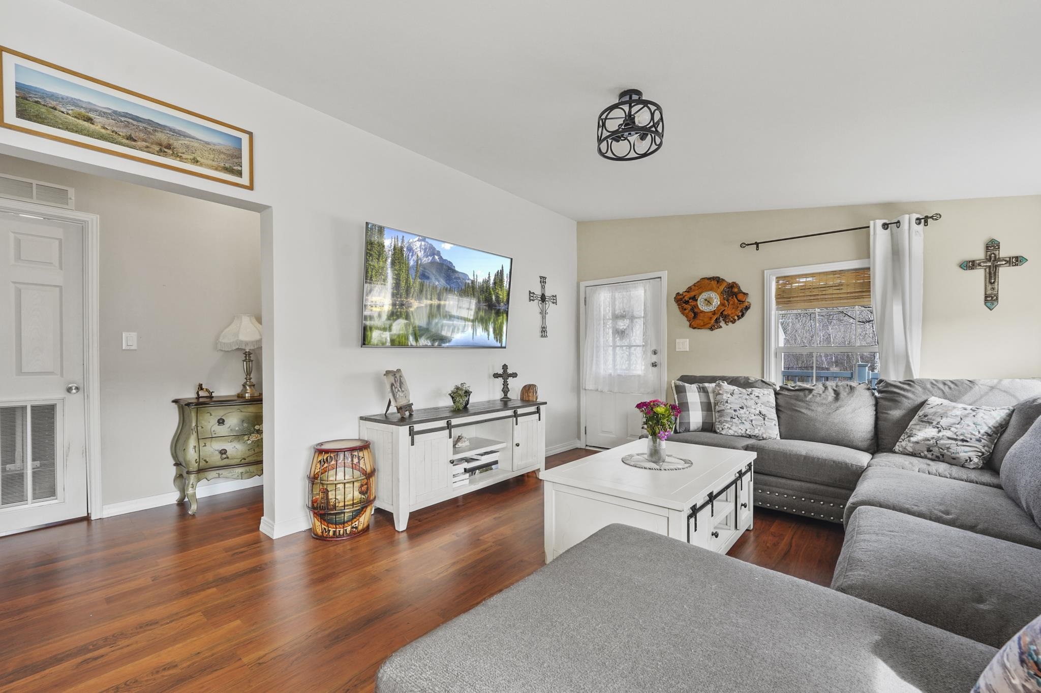 280 Ledgewood Way