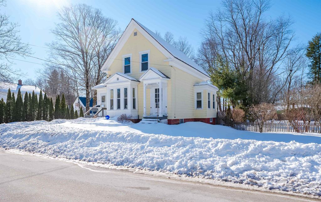 Photo of 47 Chamberlain Street, Rochester, NH 03867 (MLS # 5076815)