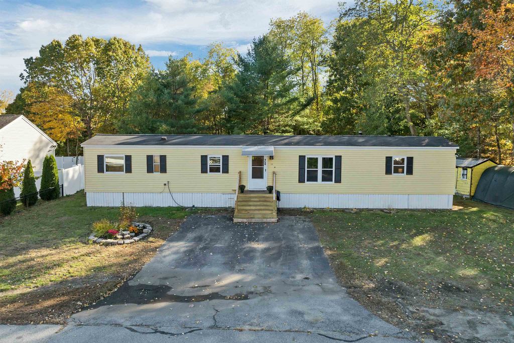 Photo of 28 Brooks Road Extension, Seabrook, NH 03874 (MLS # 5067032)