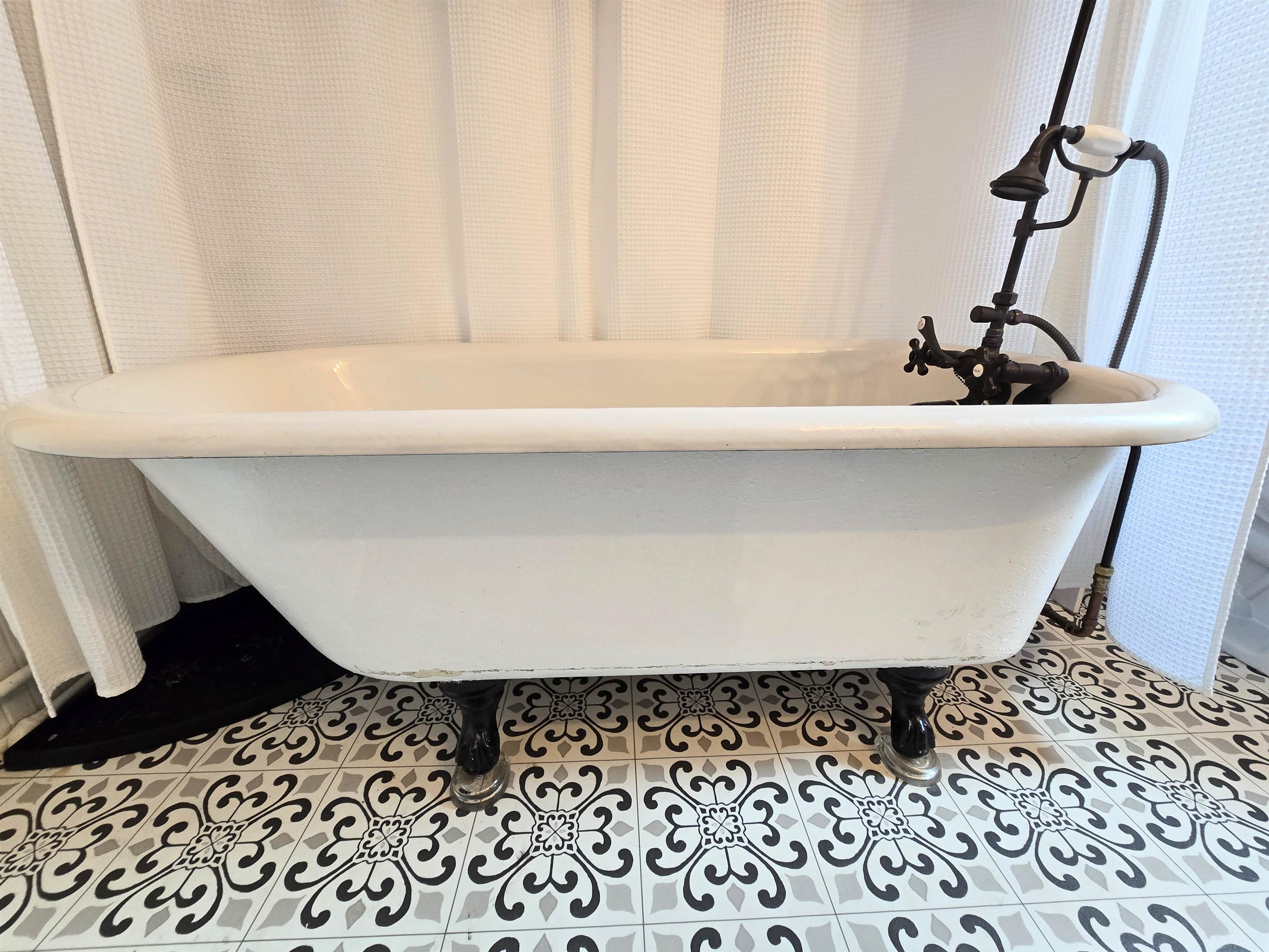 Manchester, New Hampshire 03104, United States, 4 Bedrooms Bedrooms, ,2 BathroomsBathrooms,Residential,Active,135234