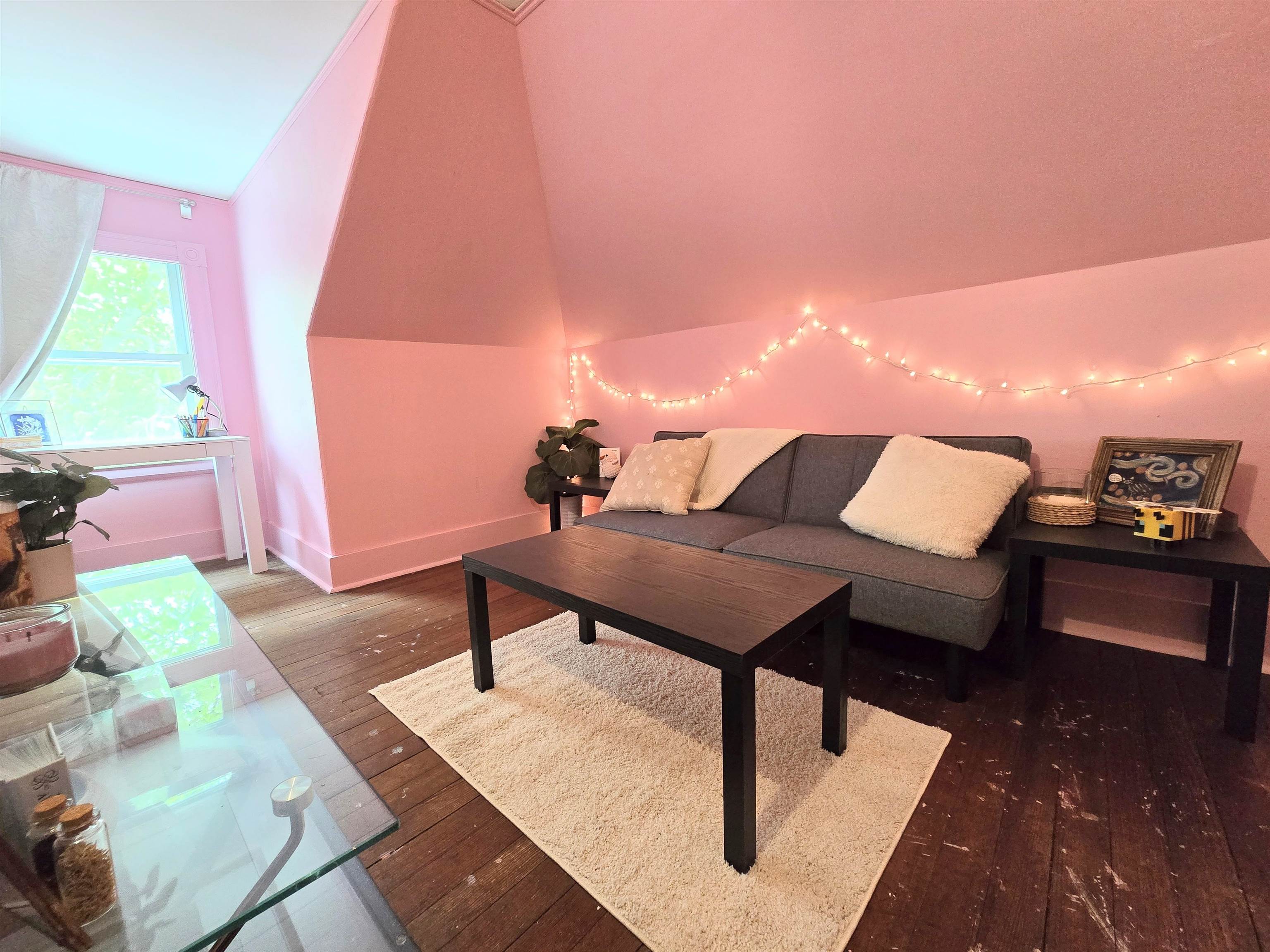 Manchester, New Hampshire 03104, United States, 4 Bedrooms Bedrooms, ,2 BathroomsBathrooms,Residential,Active,135234