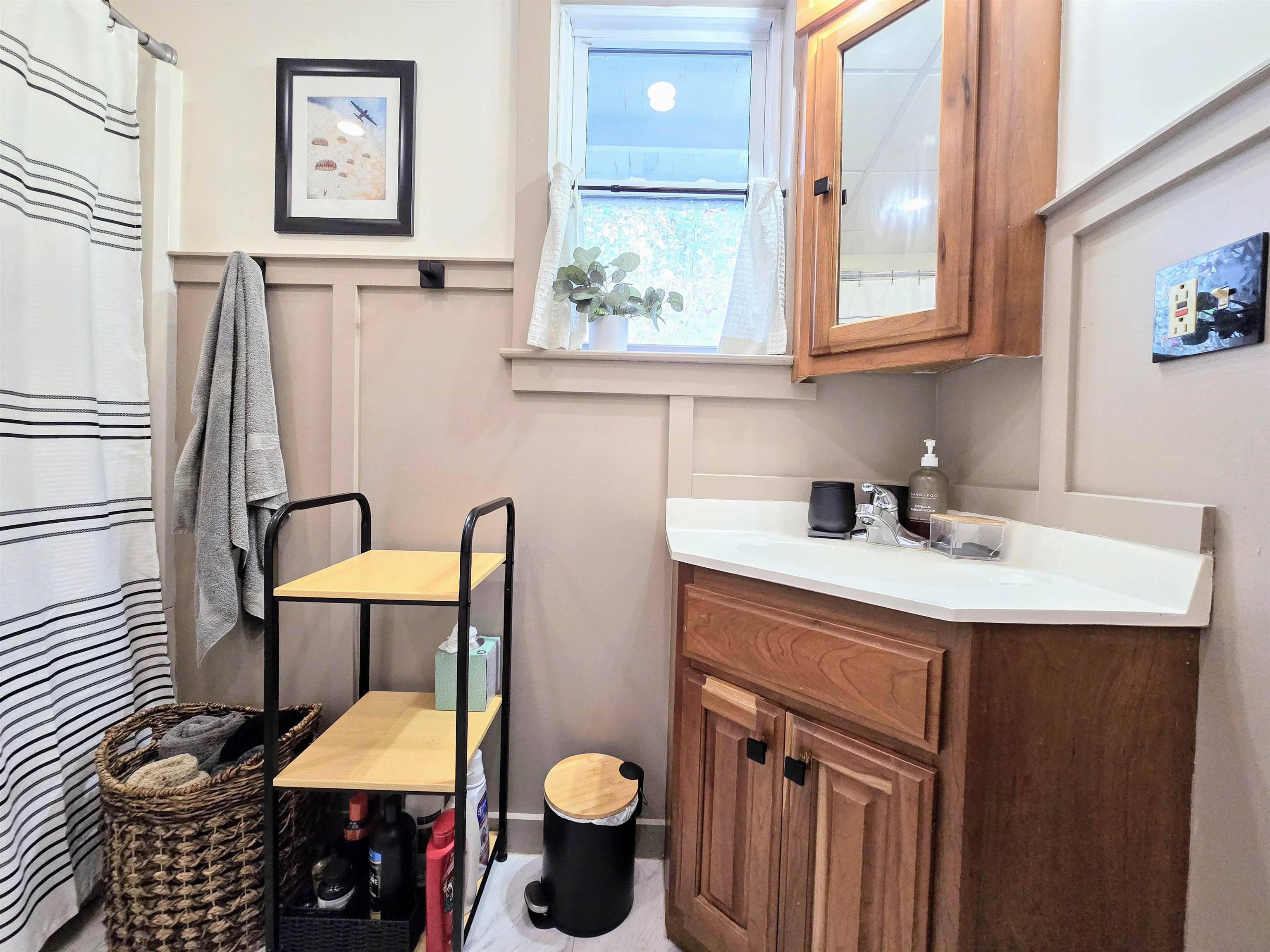 Manchester, New Hampshire 03104, United States, 4 Bedrooms Bedrooms, ,2 BathroomsBathrooms,Residential,Active,135234