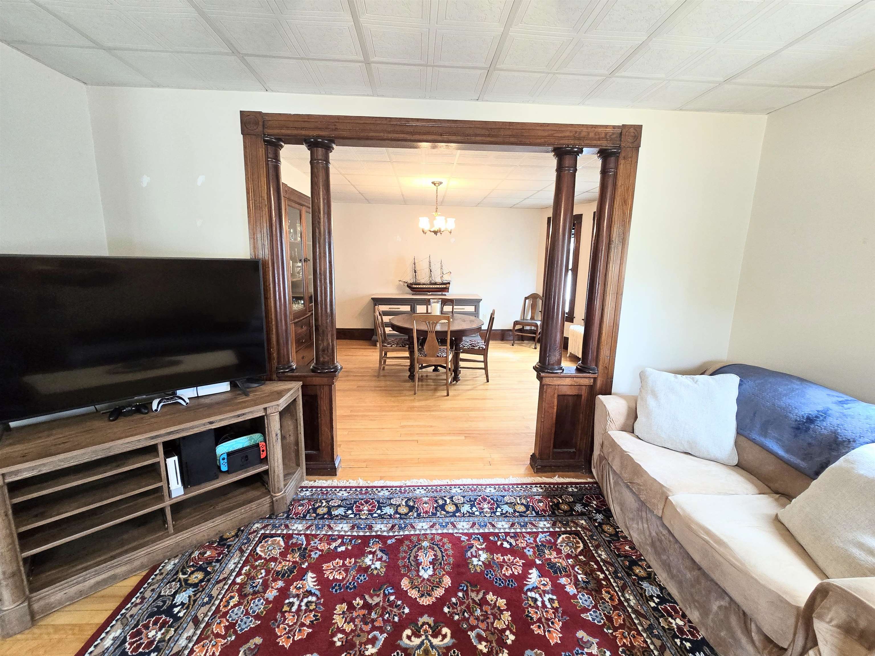 Manchester, New Hampshire 03104, United States, 4 Bedrooms Bedrooms, ,2 BathroomsBathrooms,Residential,Active,135234