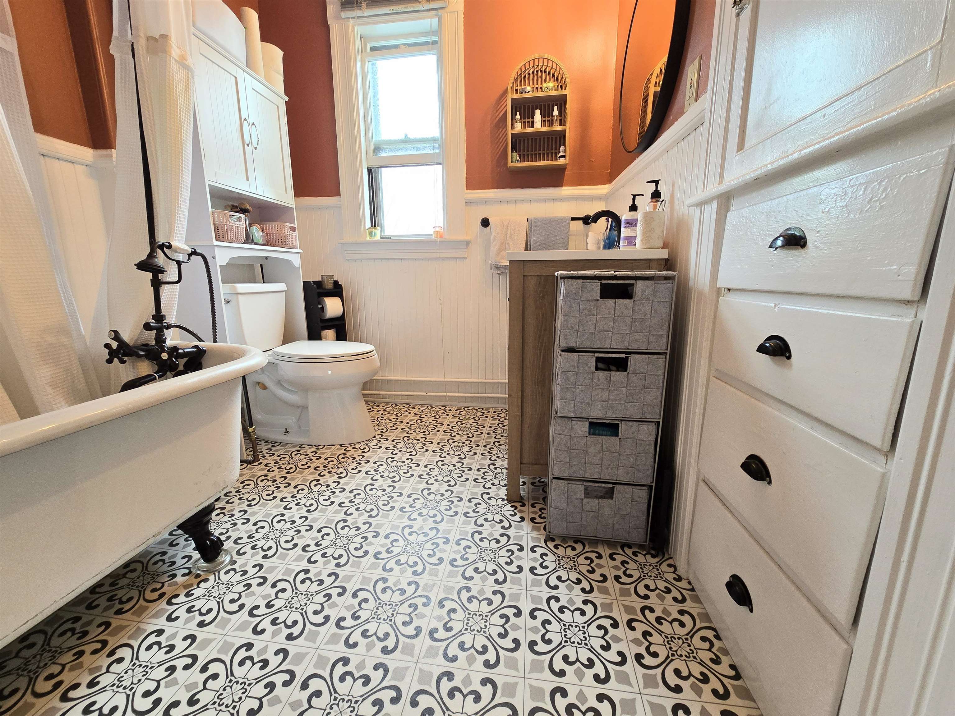 Manchester, New Hampshire 03104, United States, 4 Bedrooms Bedrooms, ,2 BathroomsBathrooms,Residential,Active,135234