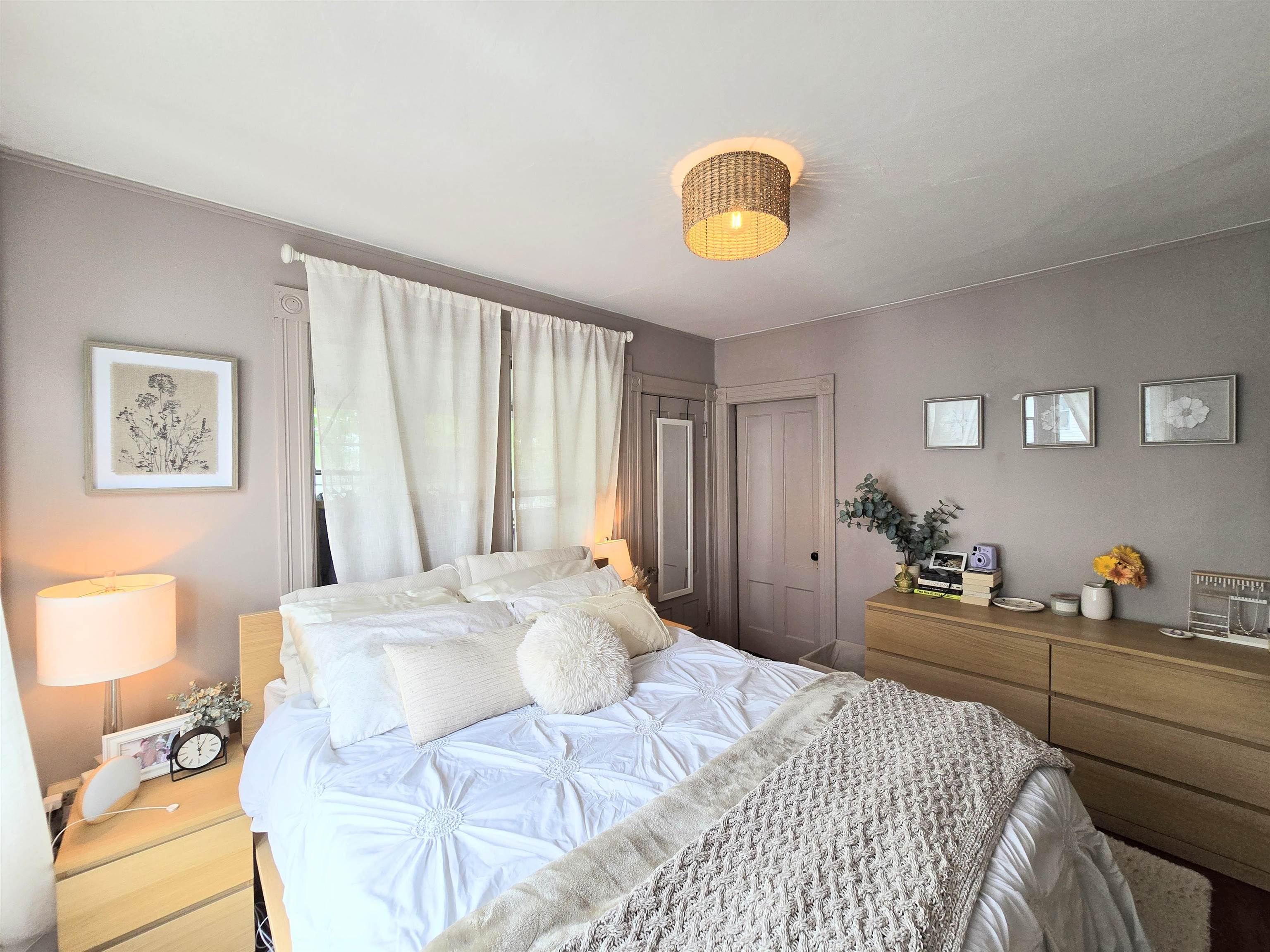 Manchester, New Hampshire 03104, United States, 4 Bedrooms Bedrooms, ,2 BathroomsBathrooms,Residential,Active,135234