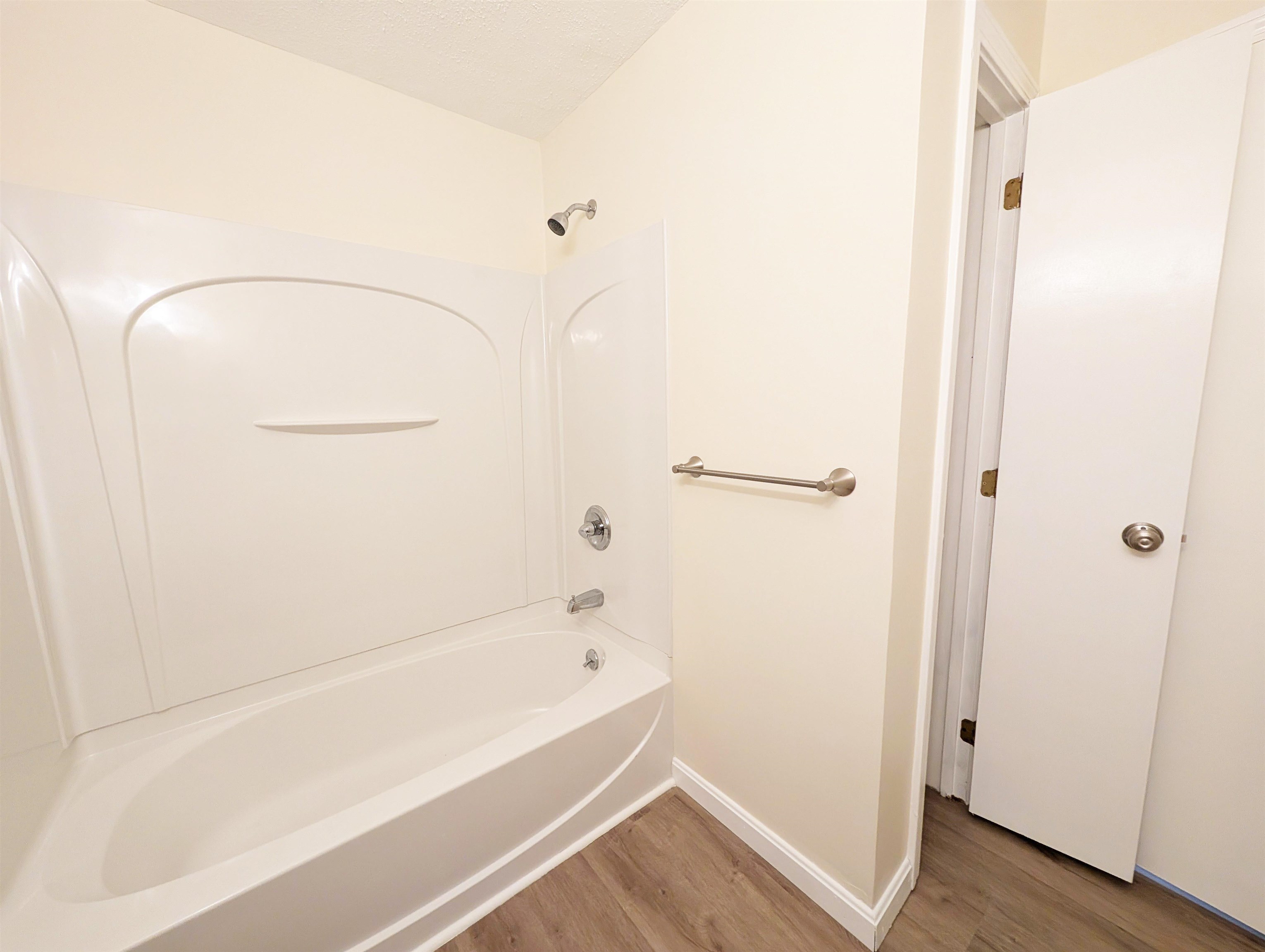 Nashua, New Hampshire 03063, United States, 1 Bedroom Bedrooms, ,1 BathroomBathrooms,Residential,Active,183743