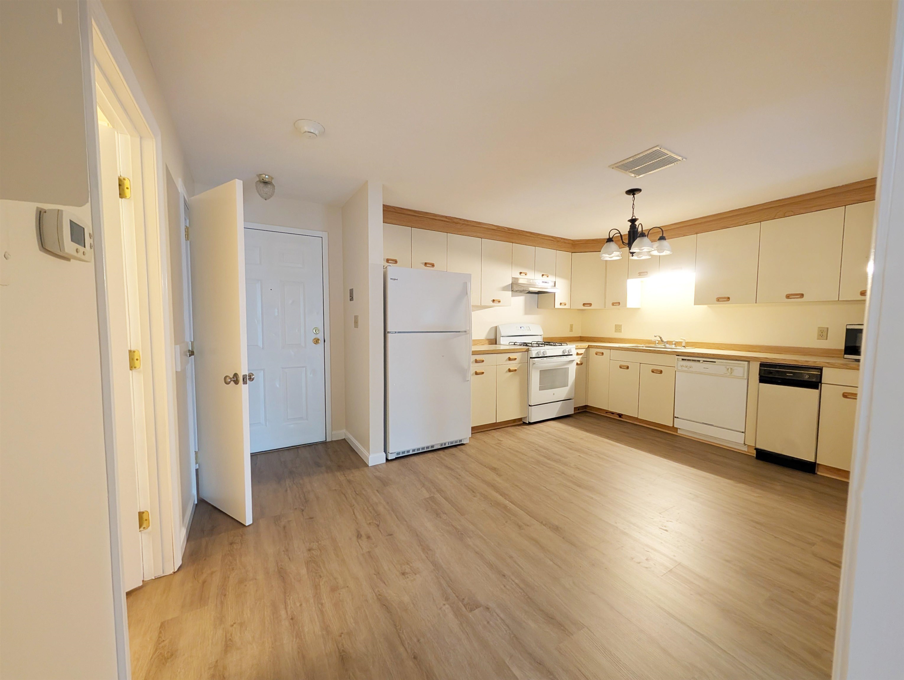 Nashua, New Hampshire 03063, United States, 1 Bedroom Bedrooms, ,1 BathroomBathrooms,Residential,Active,183743