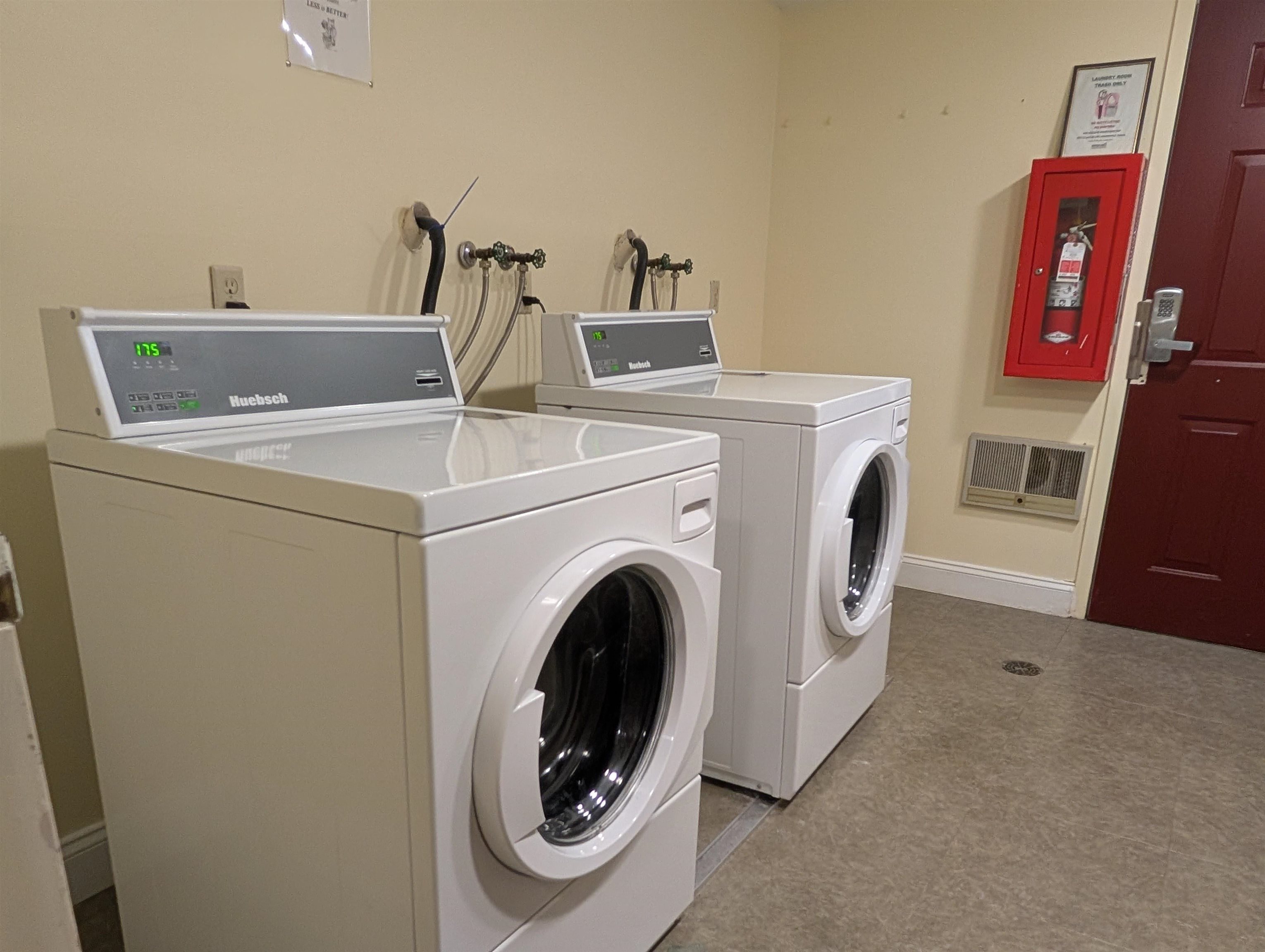 Nashua, New Hampshire 03063, United States, 1 Bedroom Bedrooms, ,1 BathroomBathrooms,Residential,Active,183743