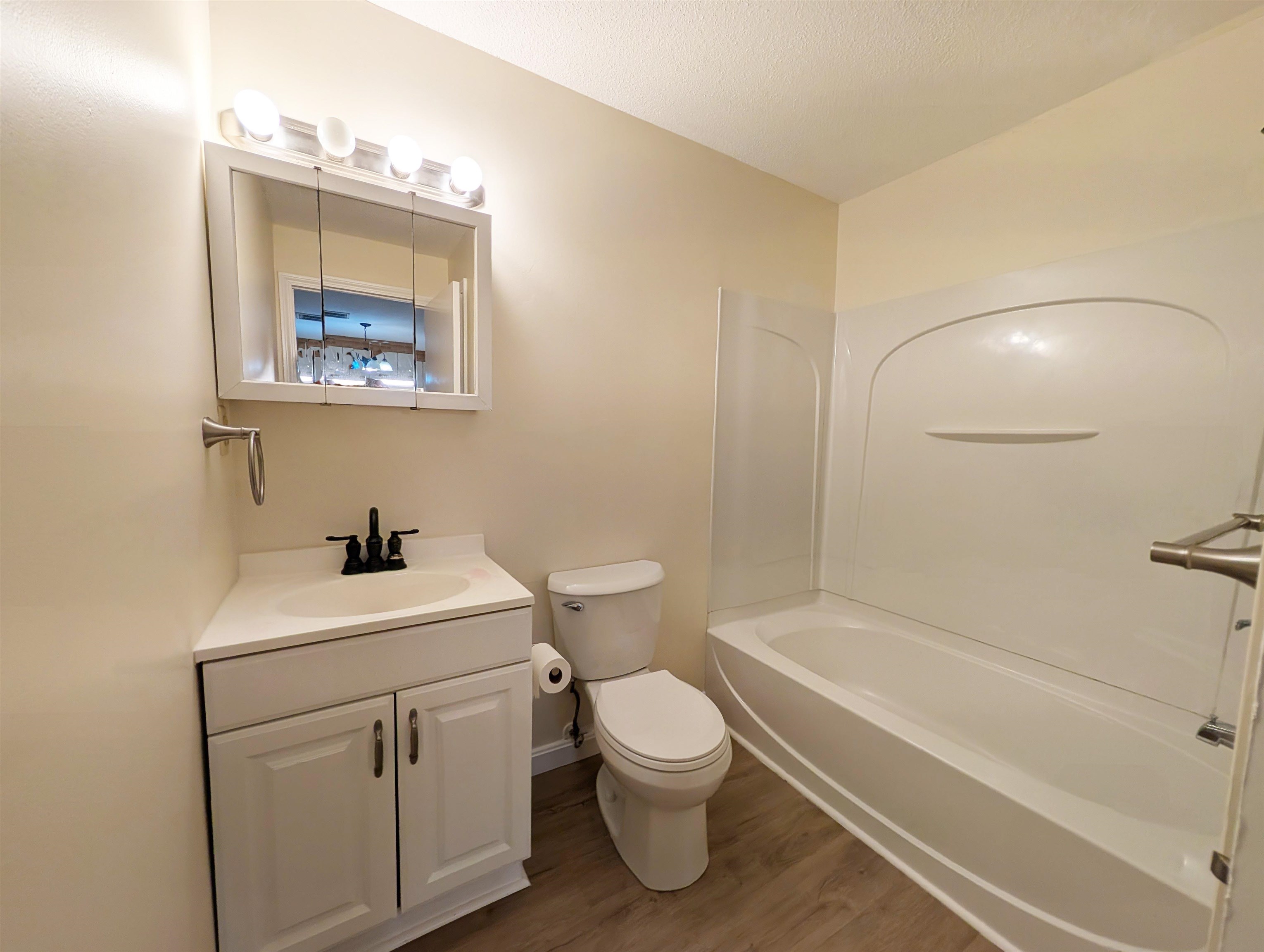 Nashua, New Hampshire 03063, United States, 1 Bedroom Bedrooms, ,1 BathroomBathrooms,Residential,Active,183743