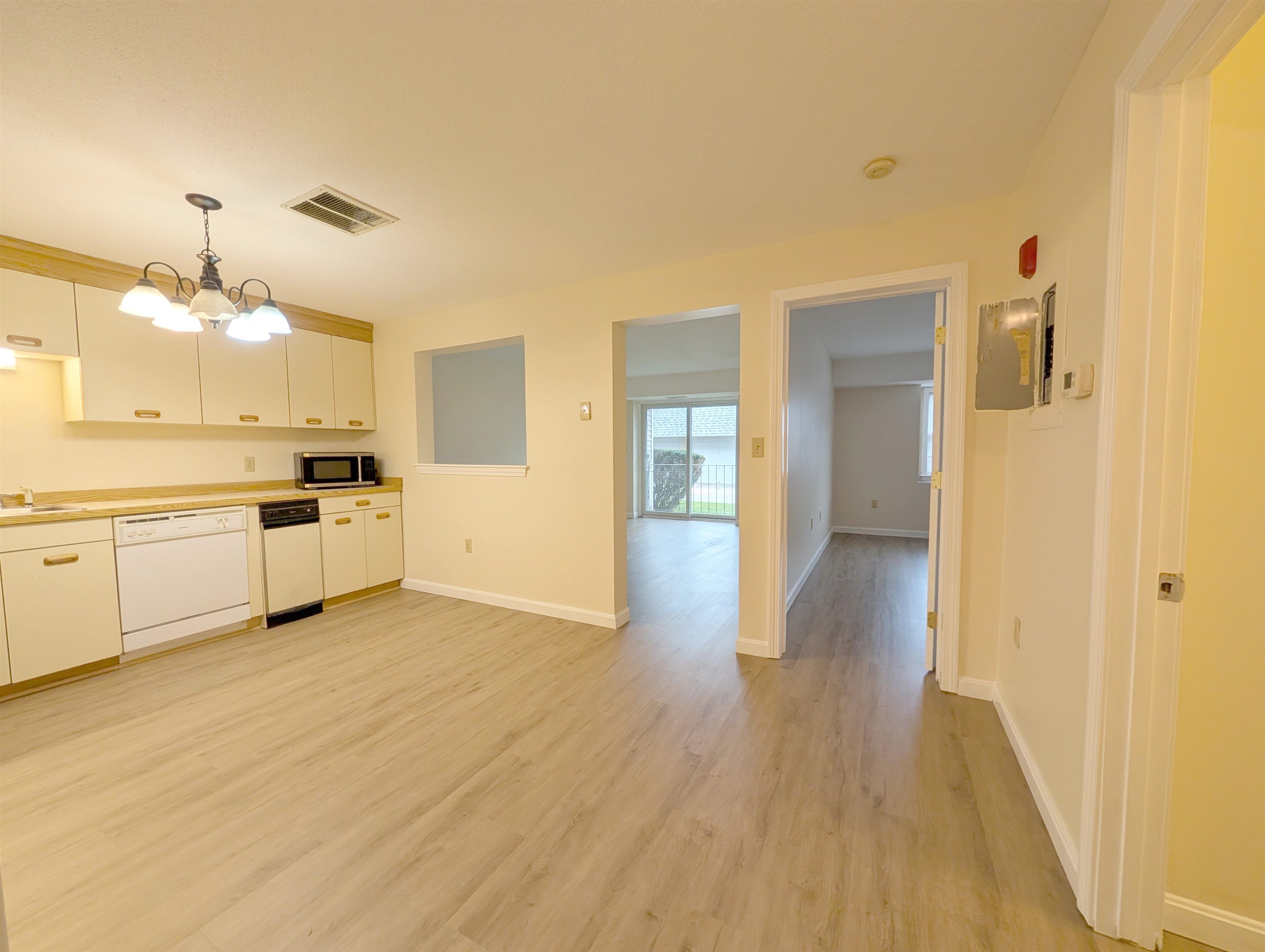 Nashua, New Hampshire 03063, United States, 1 Bedroom Bedrooms, ,1 BathroomBathrooms,Residential,Active,183743