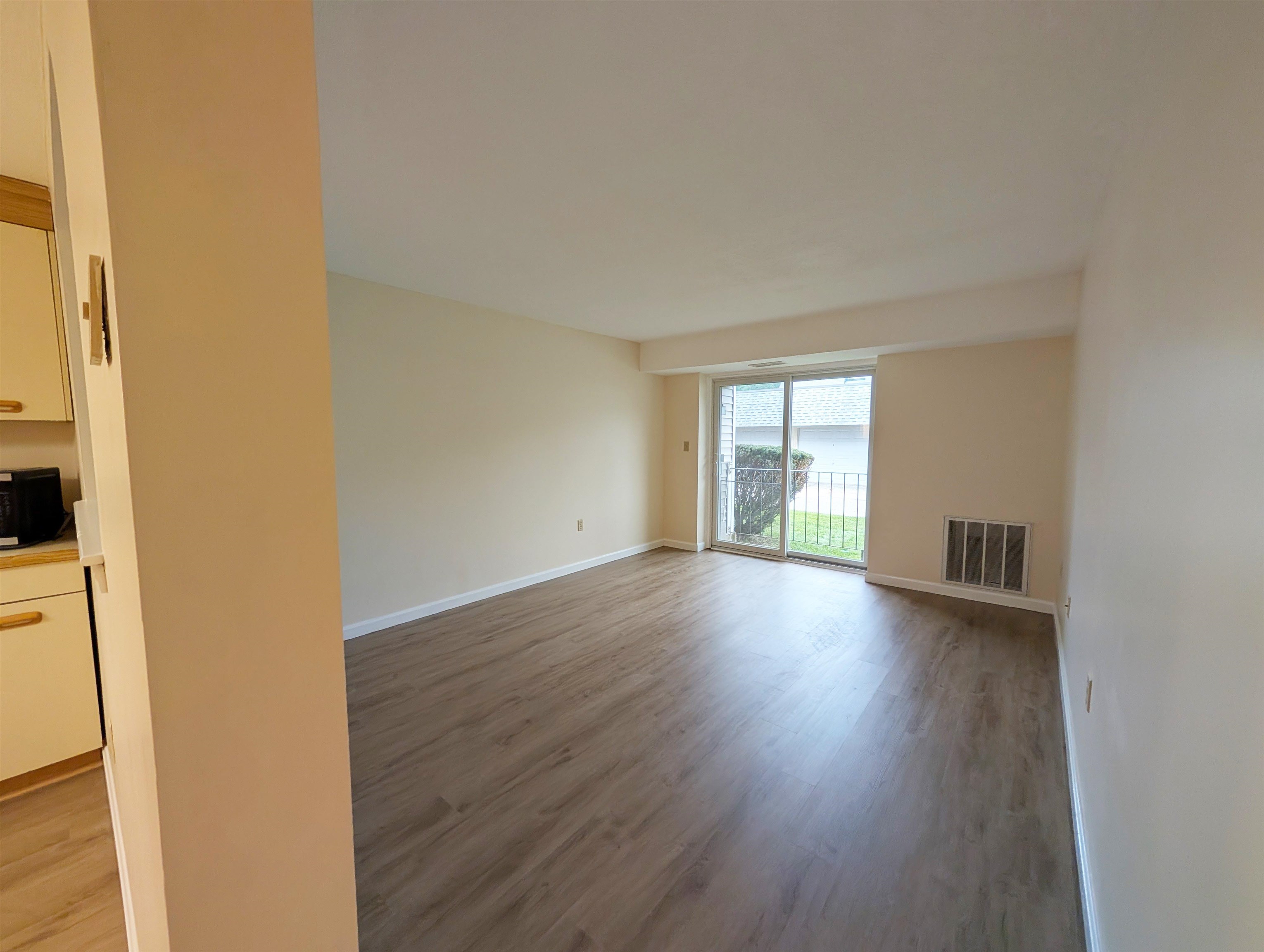 Nashua, New Hampshire 03063, United States, 1 Bedroom Bedrooms, ,1 BathroomBathrooms,Residential,Active,183743