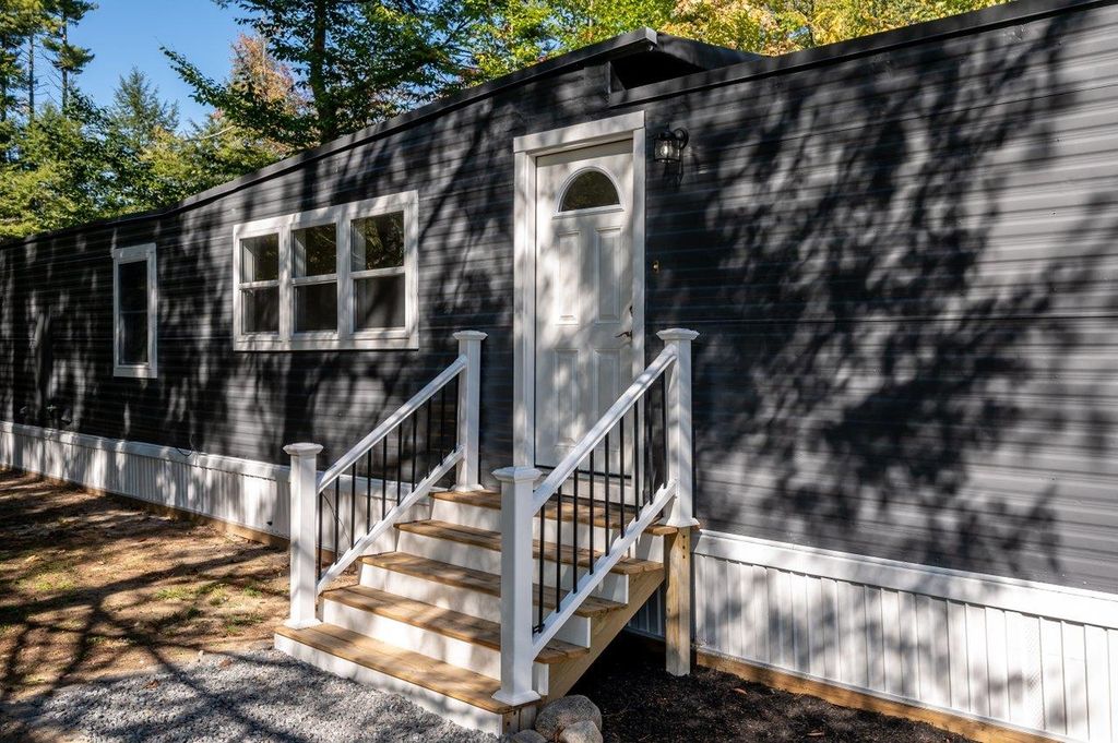 Photo of 49 Lindenshire Avenue, Exeter, NH 03833 (MLS # 5064144)