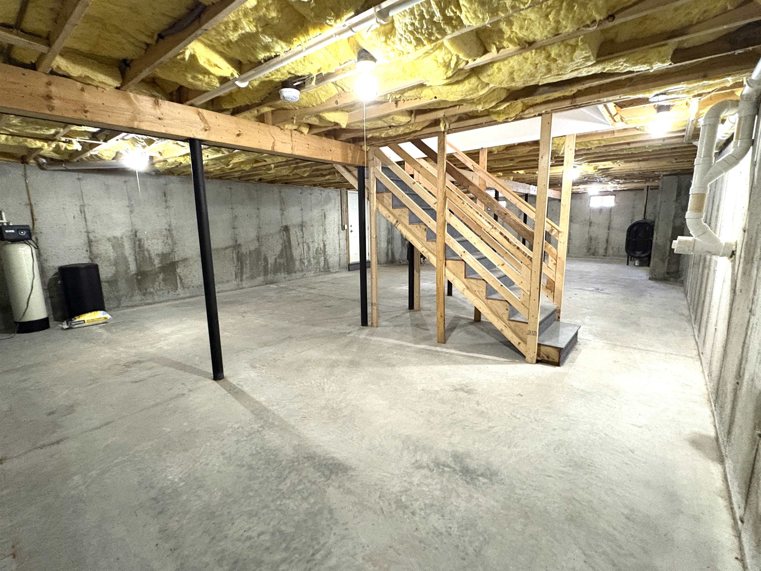 Raymond, New Hampshire 03077, United States, 3 Bedrooms Bedrooms, ,3 BathroomsBathrooms,Residential,Pending,9307