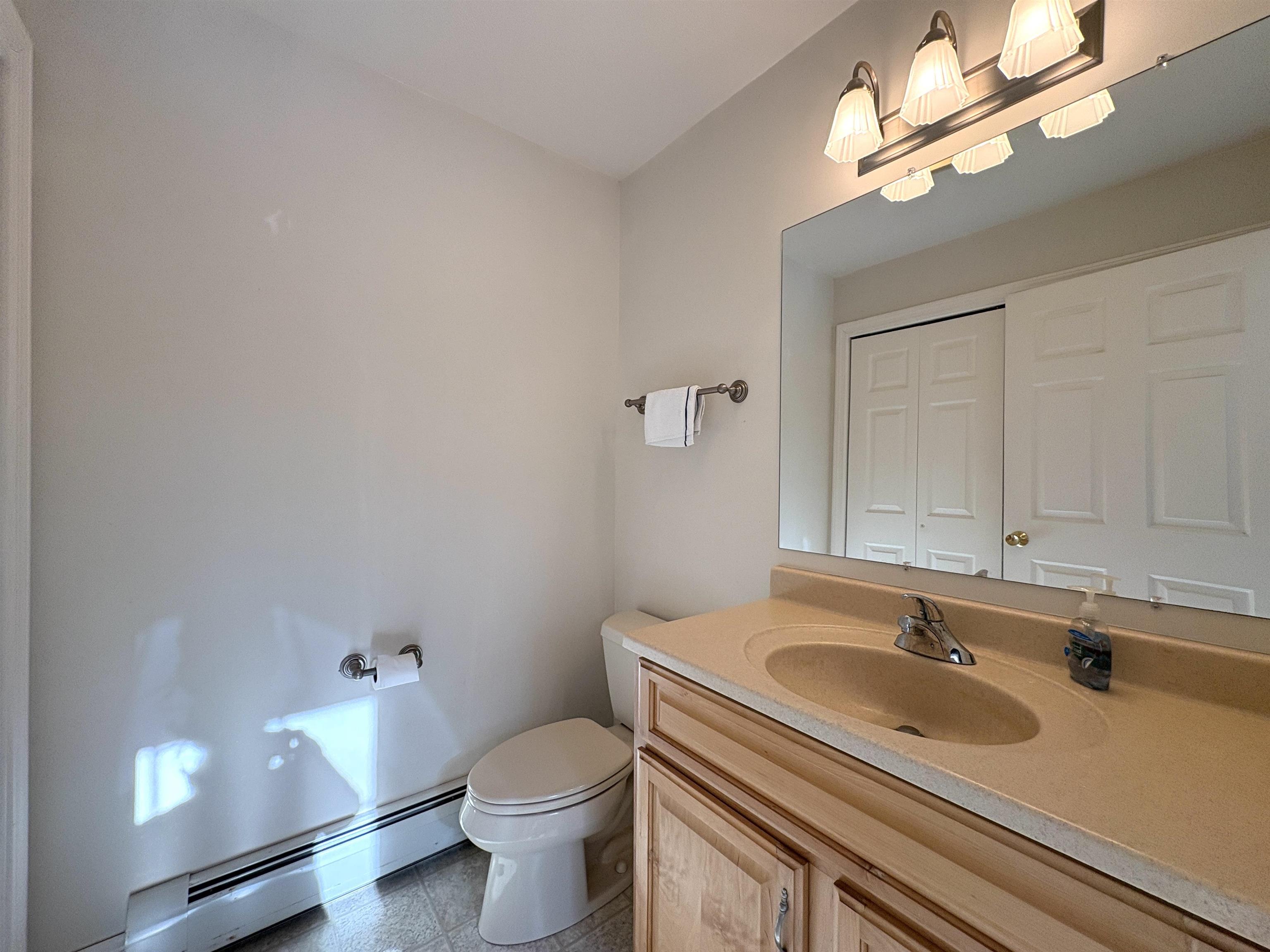 Raymond, New Hampshire 03077, United States, 3 Bedrooms Bedrooms, ,3 BathroomsBathrooms,Residential,Pending,9307