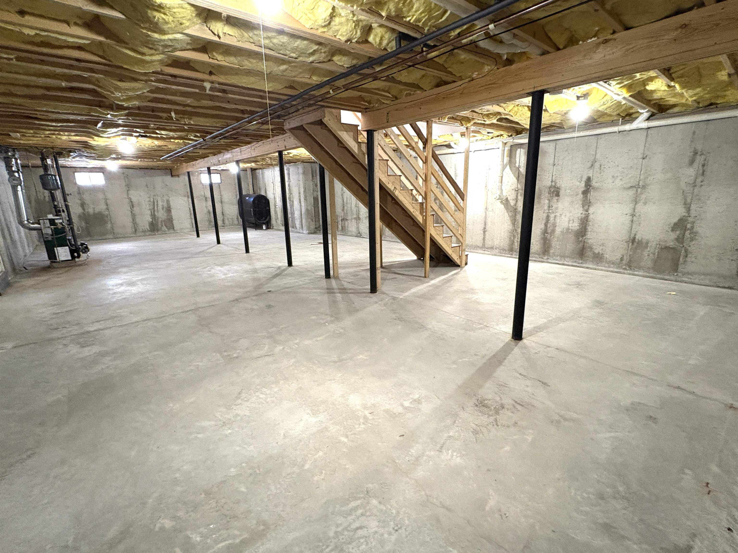 Raymond, New Hampshire 03077, United States, 3 Bedrooms Bedrooms, ,3 BathroomsBathrooms,Residential,Pending,9307