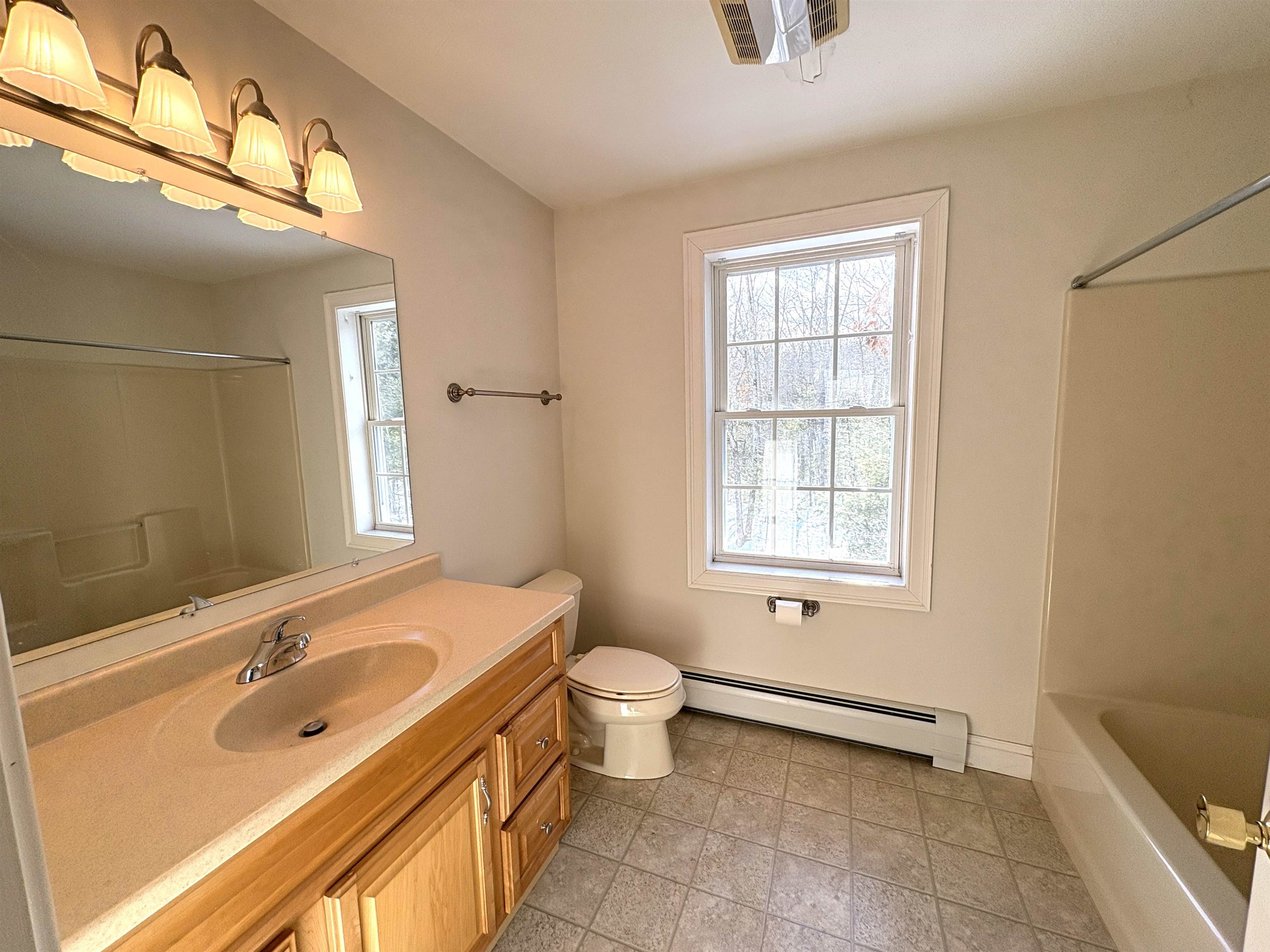 Raymond, New Hampshire 03077, United States, 3 Bedrooms Bedrooms, ,3 BathroomsBathrooms,Residential,Pending,9307