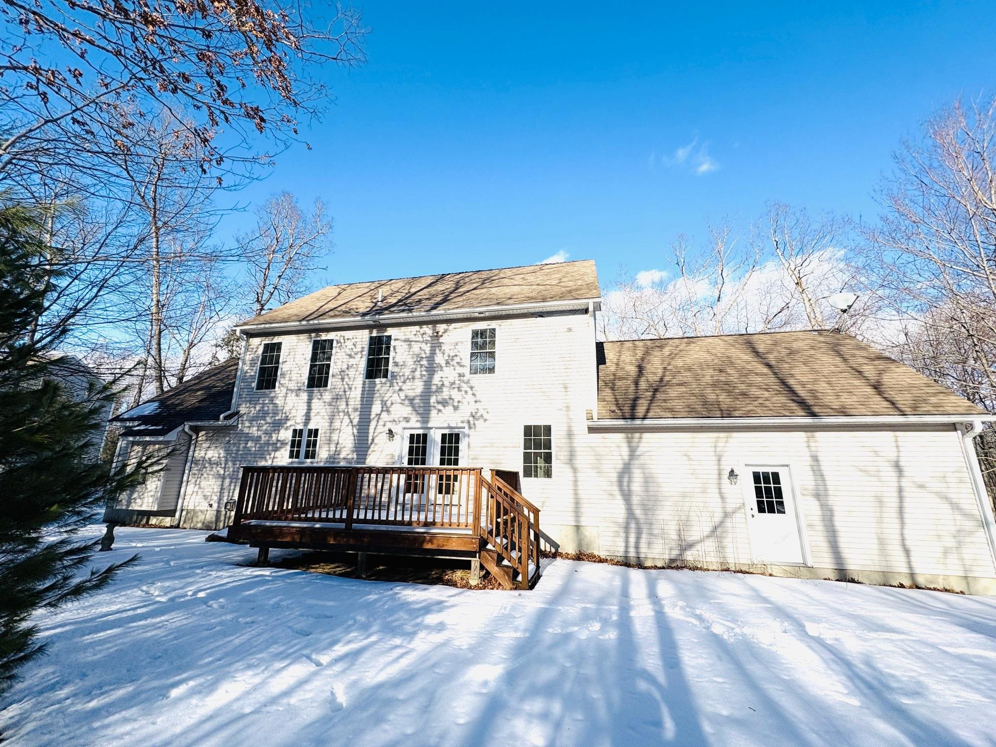 Raymond, New Hampshire 03077, United States, 3 Bedrooms Bedrooms, ,3 BathroomsBathrooms,Residential,Pending,9307