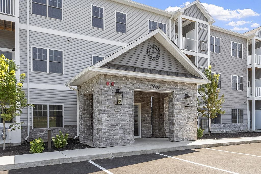 Photo of 10100 S Willow Street #207, Manchester, NH 03103 (MLS # 5070933)