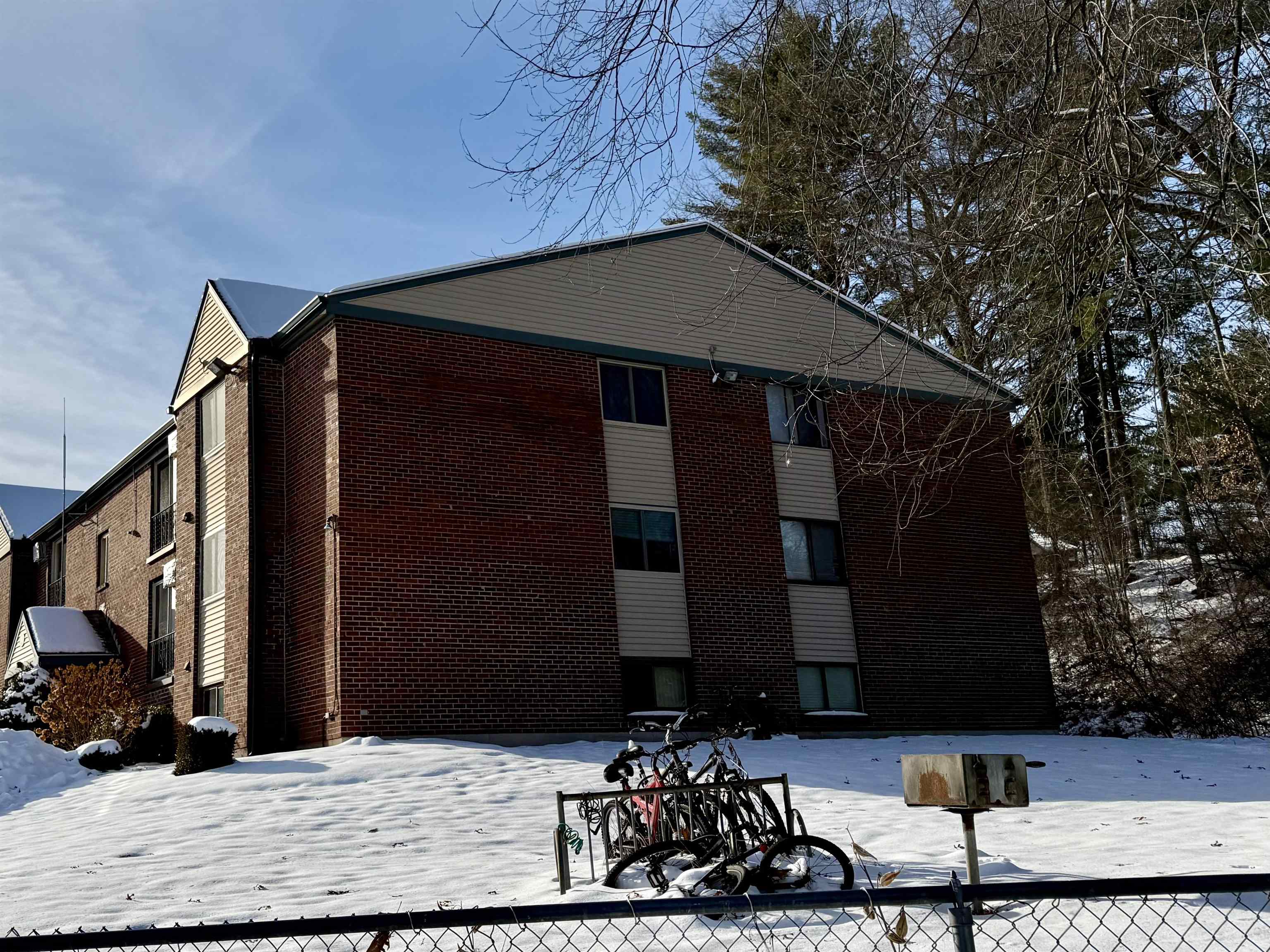 112 ENGLISH VILLAGE Road 104