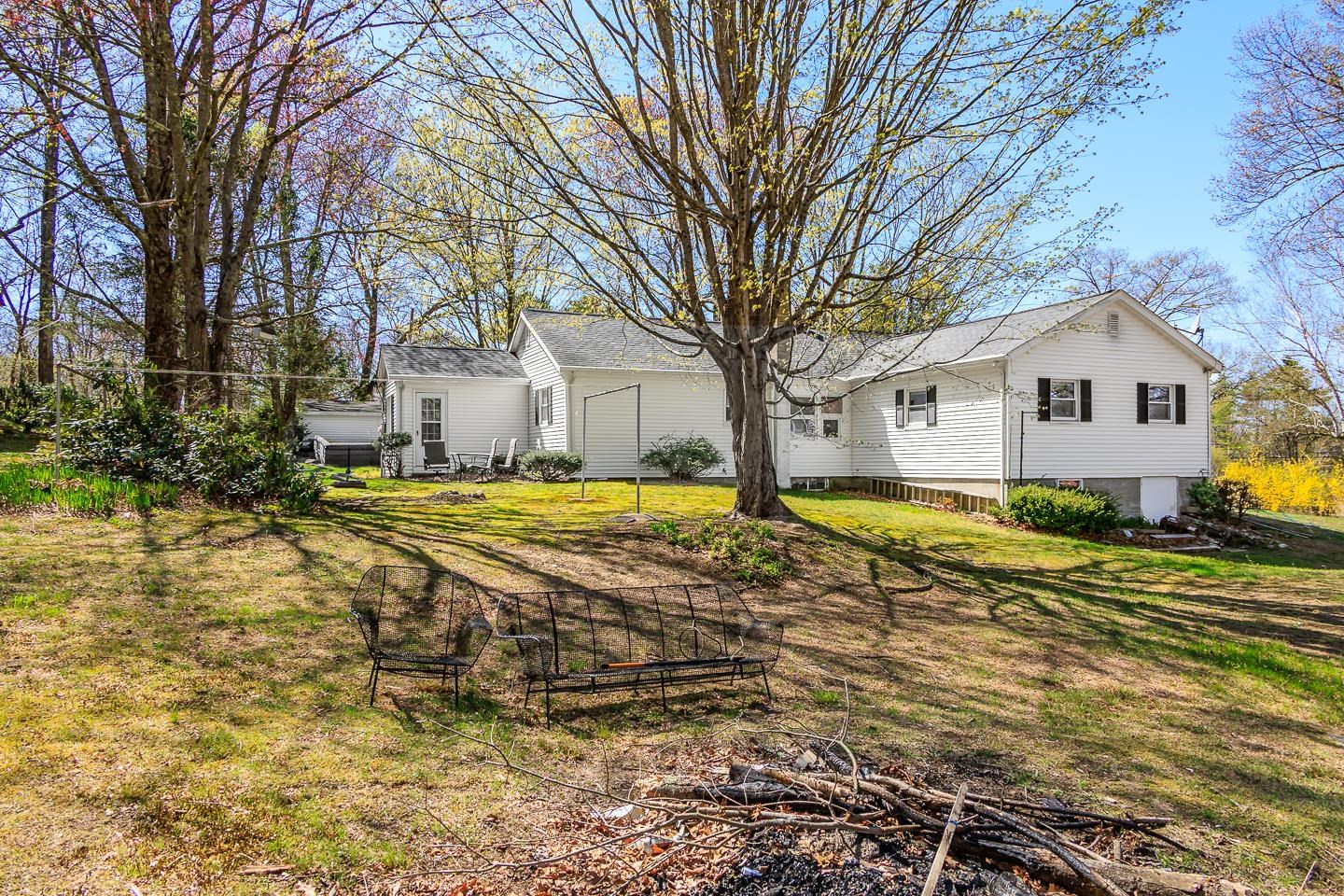 Londonderry, New Hampshire 03053, United States, 3 Bedrooms Bedrooms, ,2 BathroomsBathrooms,Residential,Active,166881