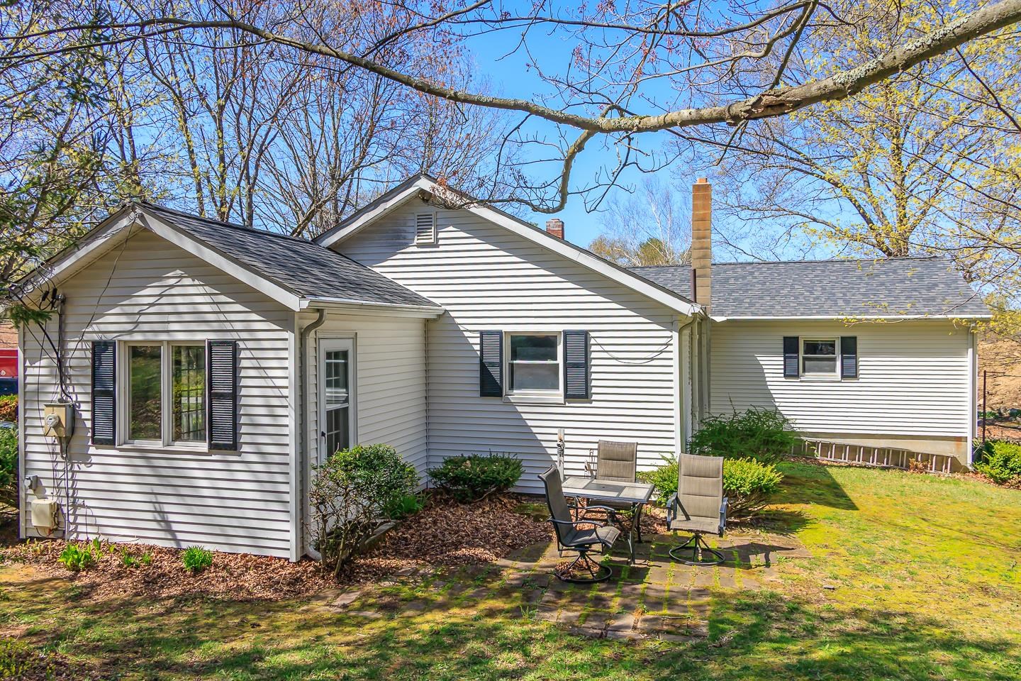 Londonderry, New Hampshire 03053, United States, 3 Bedrooms Bedrooms, ,2 BathroomsBathrooms,Residential,Active,166881