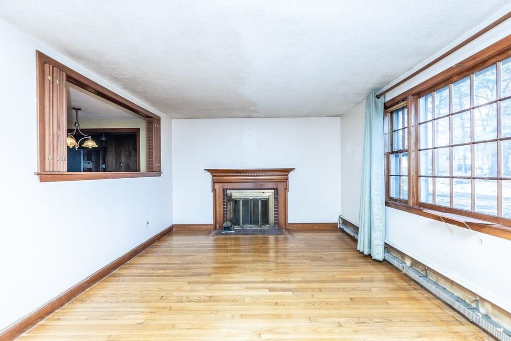 Photo of 37 Iris Avenue, Salem, NH 03079 (MLS # 5082527)